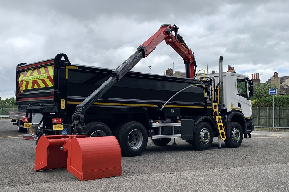 how much can a grab lorry take