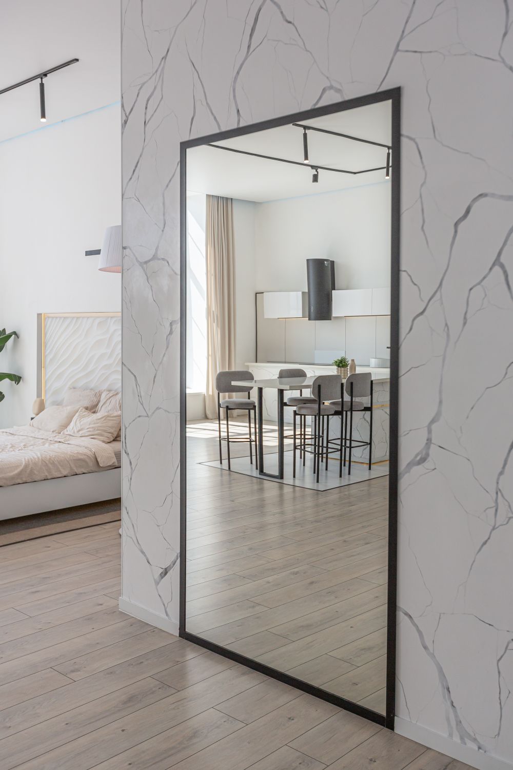 Transform Your Interior With Custom Mirror Installation