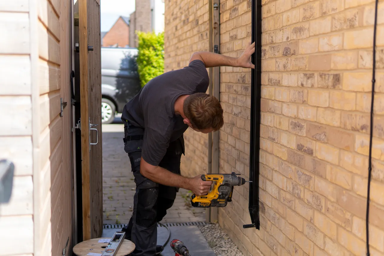 Air Conditioning Engineer With Drill