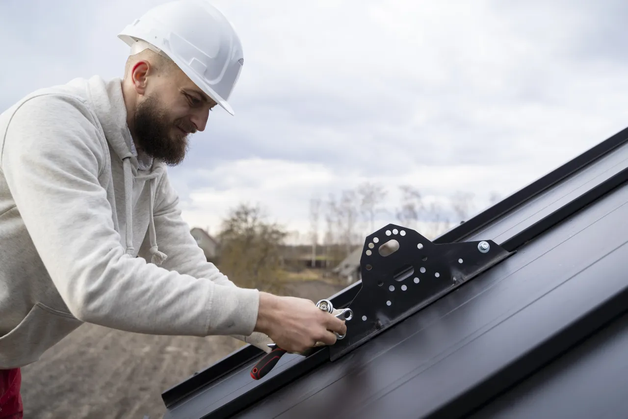 Medium Shot Man Working Roof Fascia And Soffit