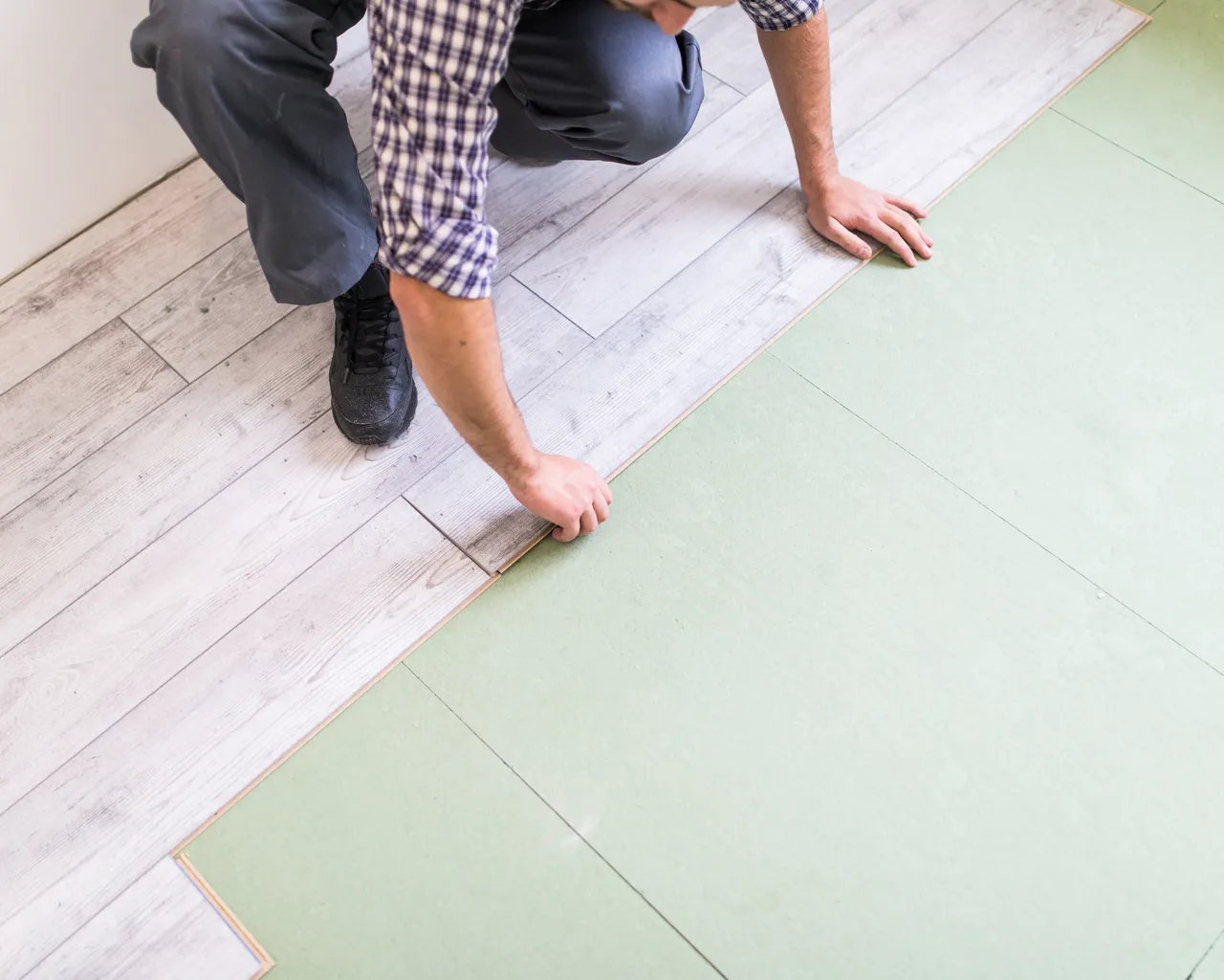 Floorer With Laminated Flooring Boards Angle